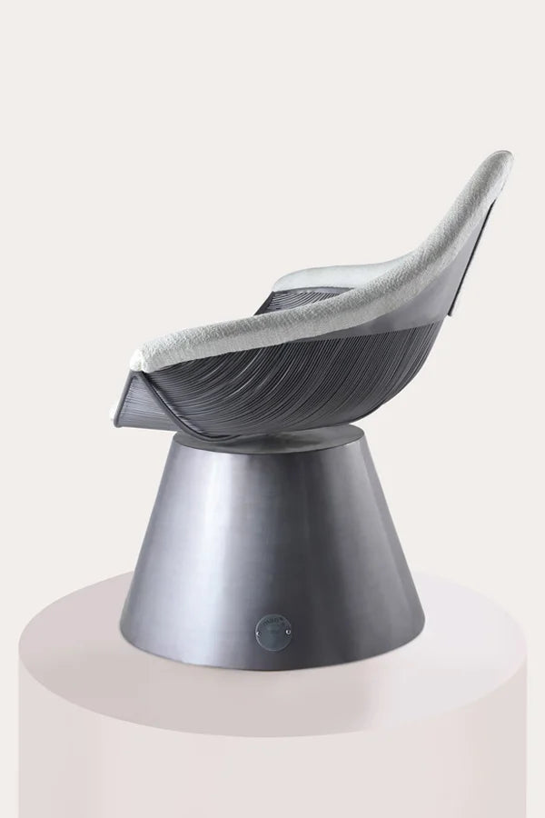 Manta Chair – Luxury modern designer chair with fluid curves and sleek wireframe.